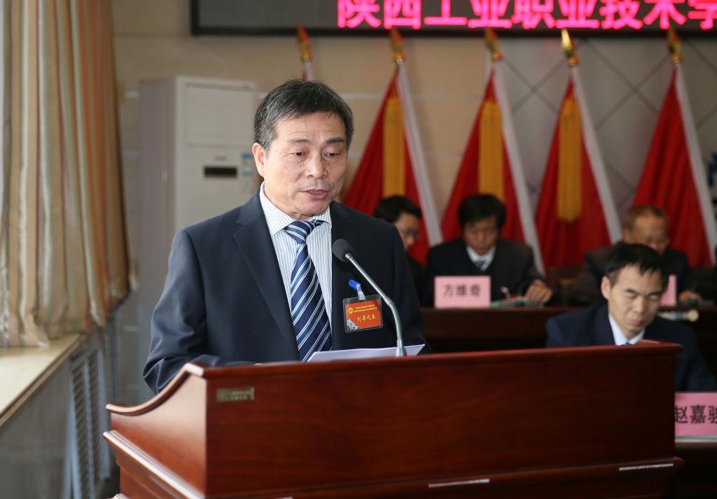 财务处处长吴忠平作《学院财务工作报告》